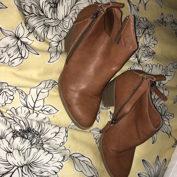 BOOTIES - Picture 3 of 3